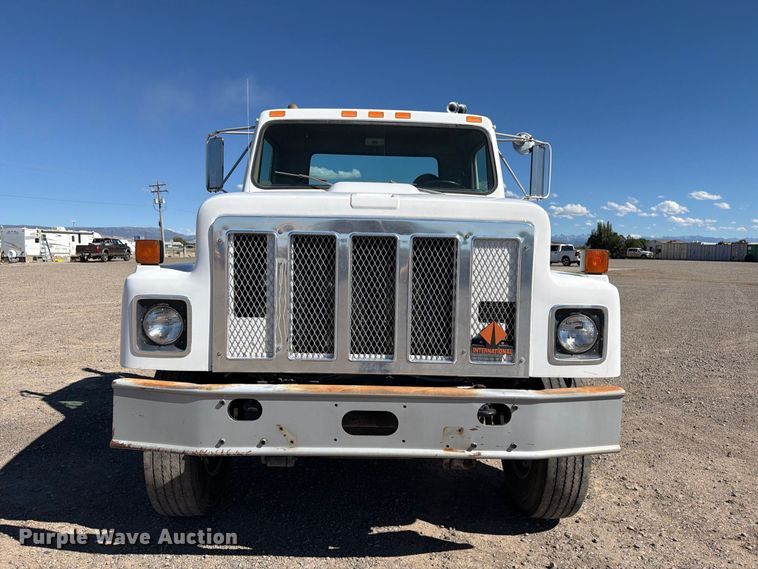 image for item ED0189 1988 Navistar F-2574 truck cab and chassis