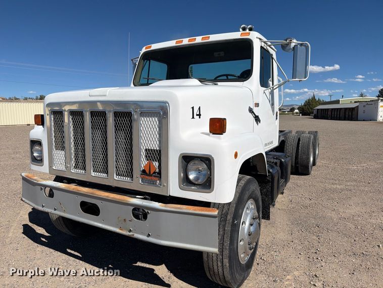 image for item ED0189 1988 Navistar F-2574 truck cab and chassis