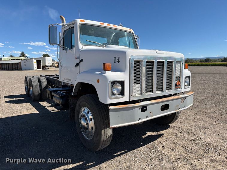 image for item ED0189 1988 Navistar F-2574 truck cab and chassis