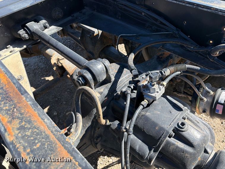 image for item ED0189 1988 Navistar F-2574 truck cab and chassis