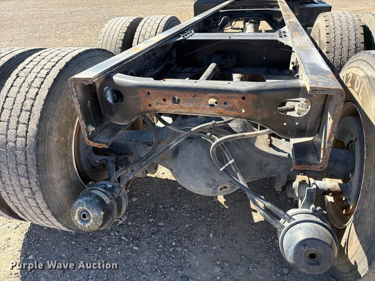image for item ED0189 1988 Navistar F-2574 truck cab and chassis