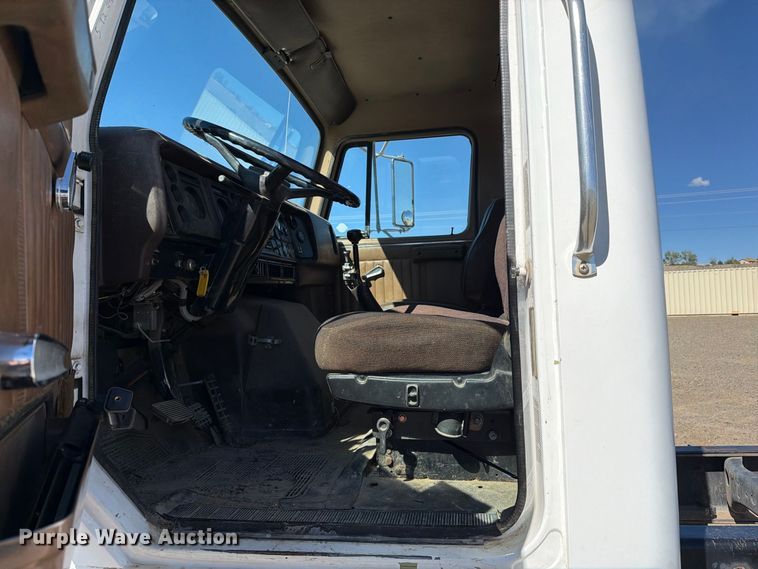 image for item ED0189 1988 Navistar F-2574 truck cab and chassis