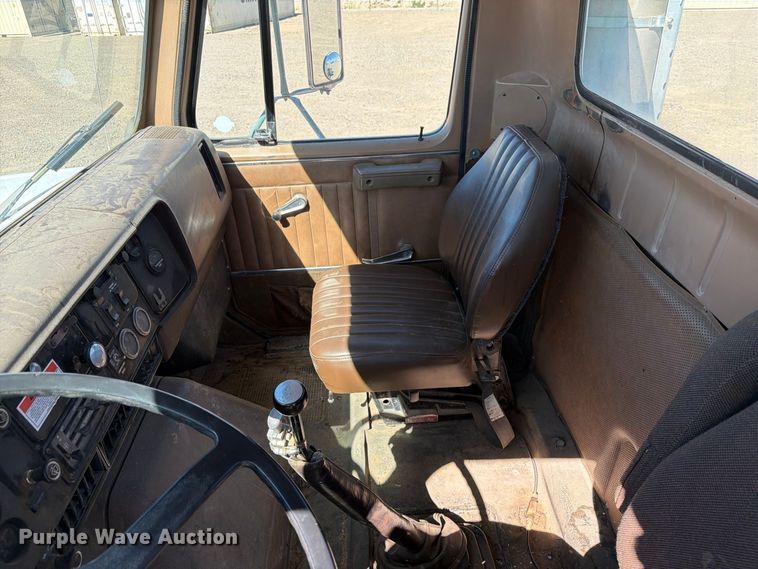 image for item ED0189 1988 Navistar F-2574 truck cab and chassis
