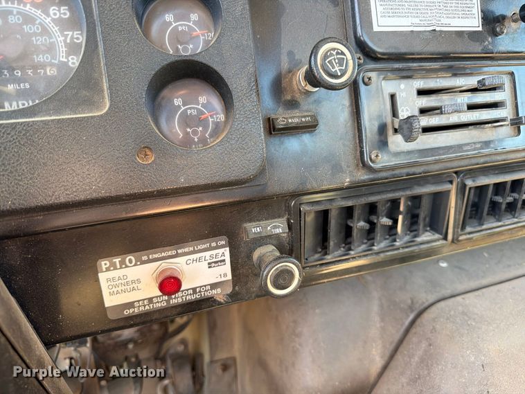 image for item ED0189 1988 Navistar F-2574 truck cab and chassis