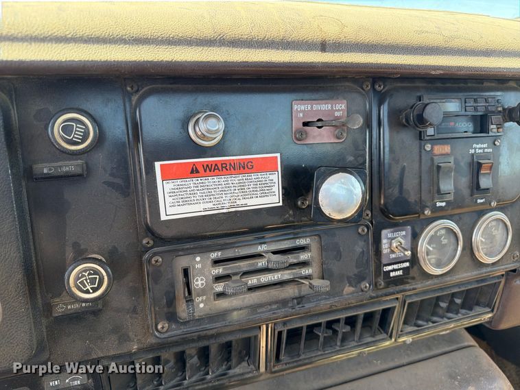 image for item ED0189 1988 Navistar F-2574 truck cab and chassis