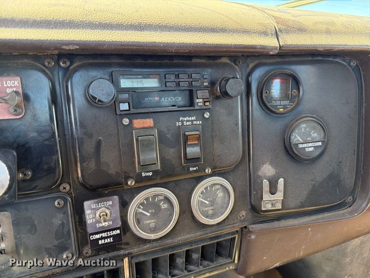 image for item ED0189 1988 Navistar F-2574 truck cab and chassis