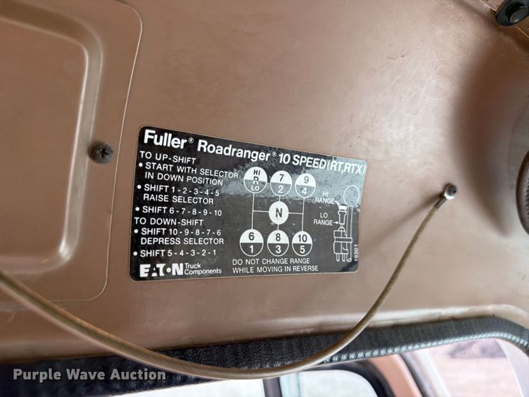 image for item ED0189 1988 Navistar F-2574 truck cab and chassis
