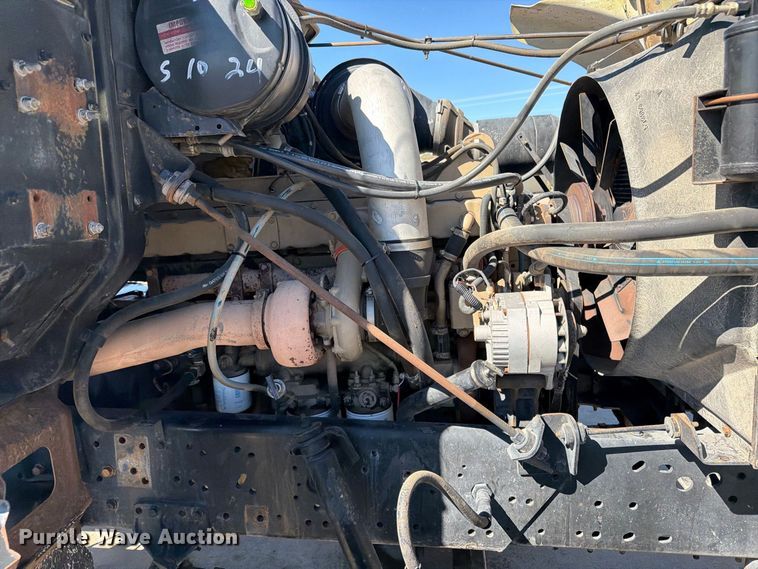 image for item ED0189 1988 Navistar F-2574 truck cab and chassis