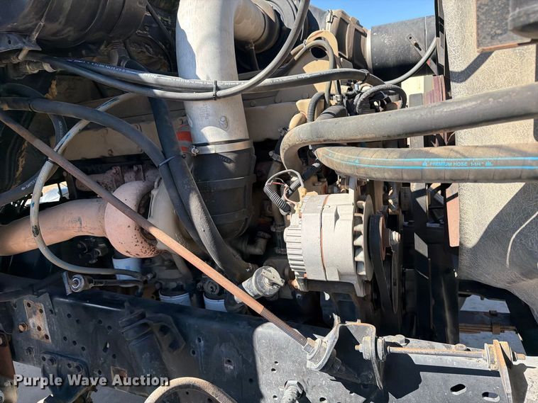 image for item ED0189 1988 Navistar F-2574 truck cab and chassis