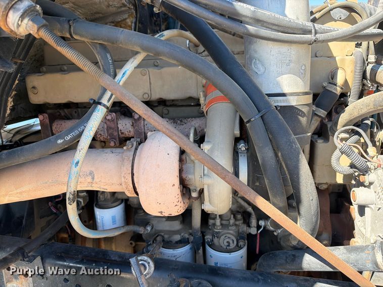 image for item ED0189 1988 Navistar F-2574 truck cab and chassis