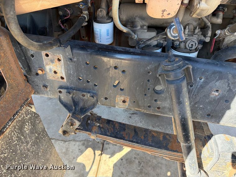 image for item ED0189 1988 Navistar F-2574 truck cab and chassis
