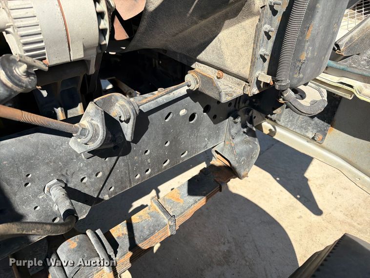 image for item ED0189 1988 Navistar F-2574 truck cab and chassis