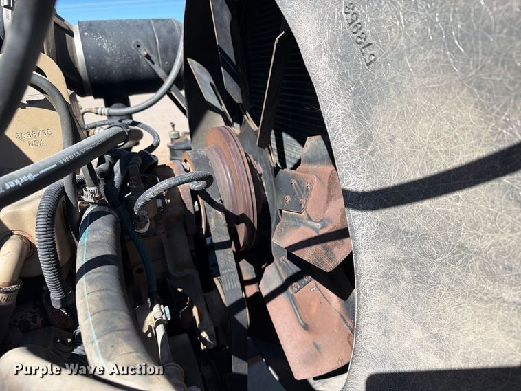 image for item ED0189 1988 Navistar F-2574 truck cab and chassis