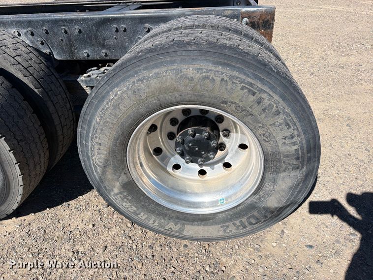 image for item ED0189 1988 Navistar F-2574 truck cab and chassis