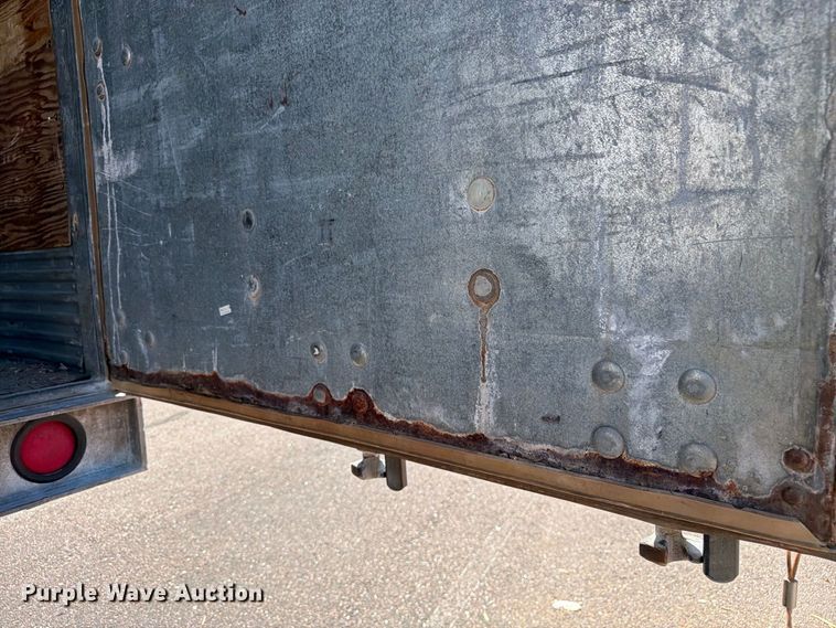 image for item ED0194 1993 Oshkosh dry van trailer