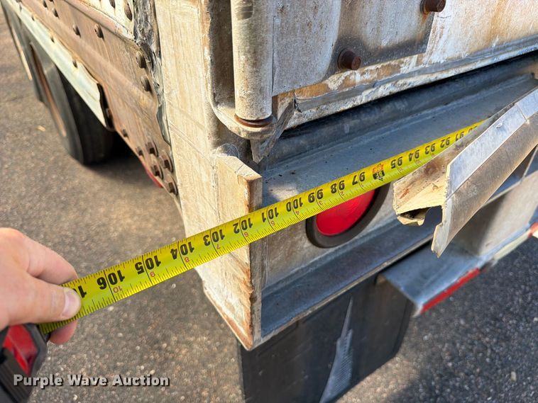image for item ED0194 1993 Oshkosh dry van trailer