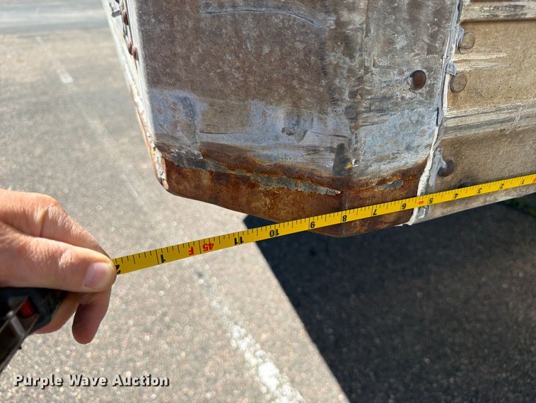 image for item ED0194 1993 Oshkosh dry van trailer