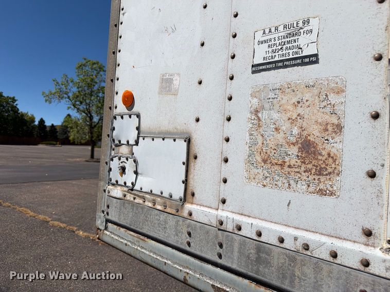 image for item ED0194 1993 Oshkosh dry van trailer