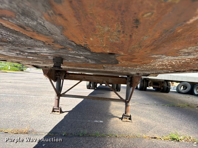 image for item ED0194 1993 Oshkosh dry van trailer