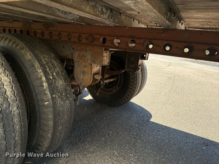 image for item ED0194 1993 Oshkosh dry van trailer