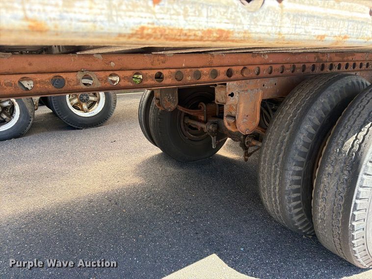 image for item ED0194 1993 Oshkosh dry van trailer