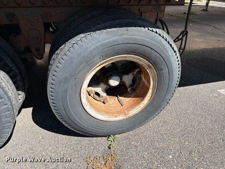 image for item ED0194 1993 Oshkosh dry van trailer