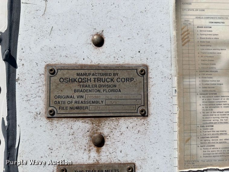 image for item ED0194 1993 Oshkosh dry van trailer