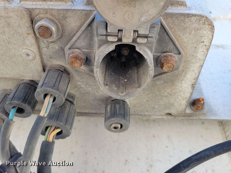 image for item EE1094 1991 Heil tank trailer