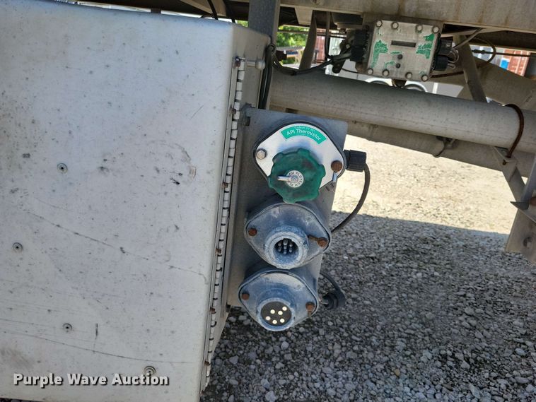image for item EE1094 1991 Heil tank trailer
