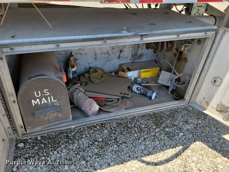 image for item EE1094 1991 Heil tank trailer