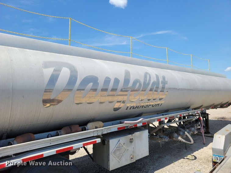 image for item EE1094 1991 Heil tank trailer
