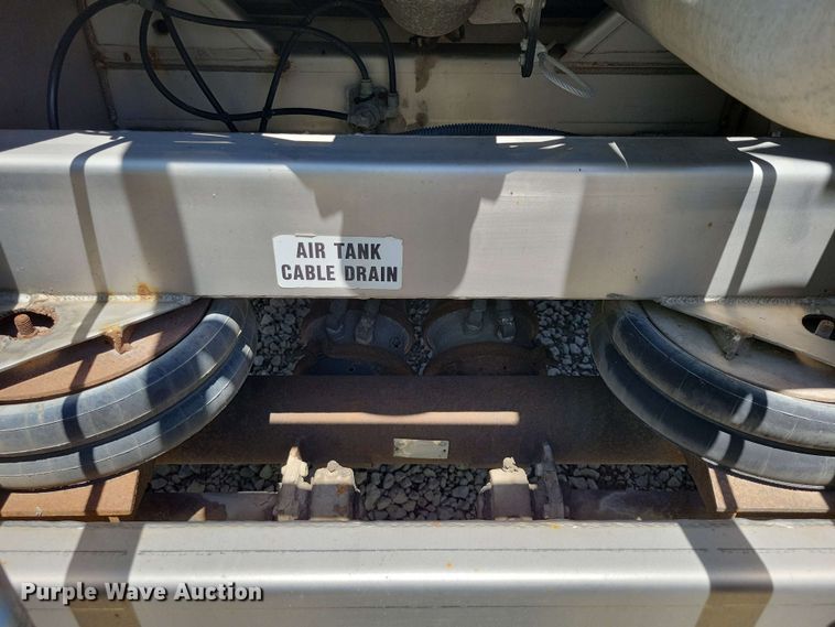image for item EE1094 1991 Heil tank trailer