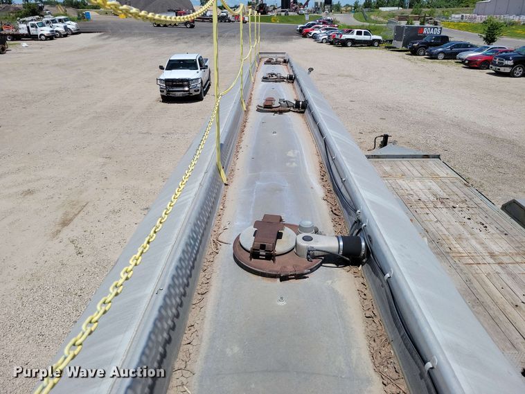 image for item EE1094 1991 Heil tank trailer