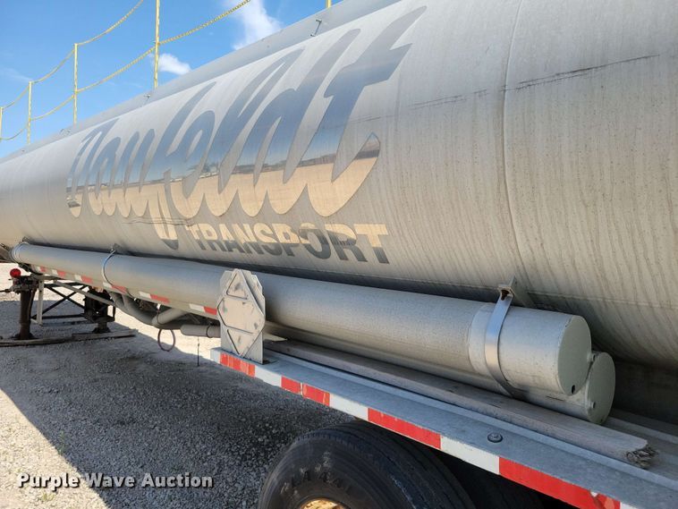 image for item EE1094 1991 Heil tank trailer
