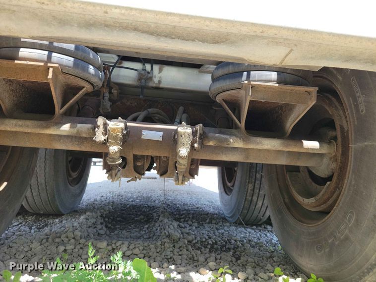 image for item EE1094 1991 Heil tank trailer