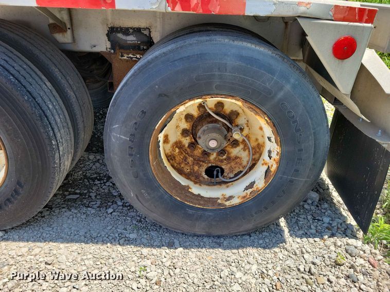 image for item EE1094 1991 Heil tank trailer