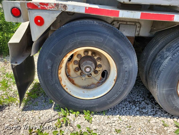 image for item EE1094 1991 Heil tank trailer