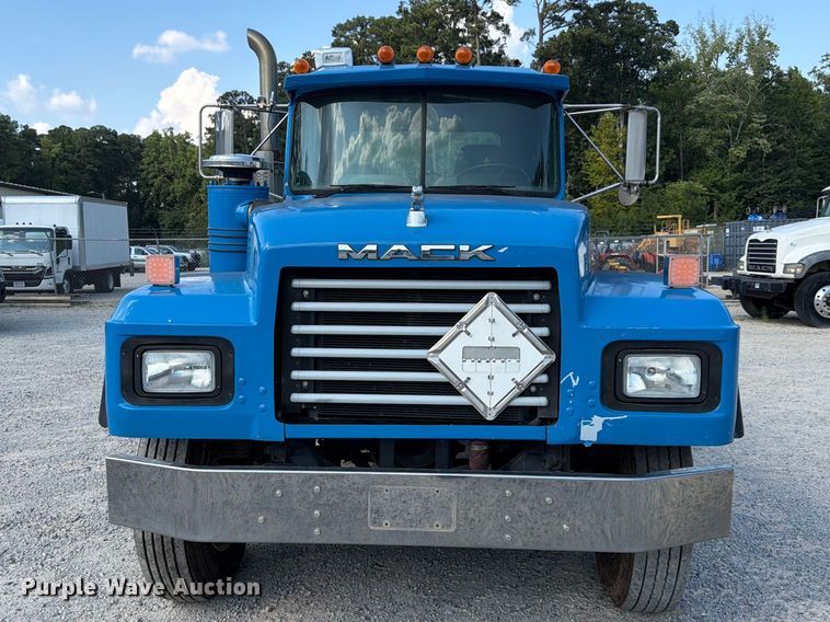 image for item EF1362 2000 Mack RD roll-off container truck