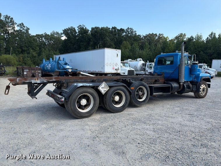 image for item EF1362 2000 Mack RD roll-off container truck