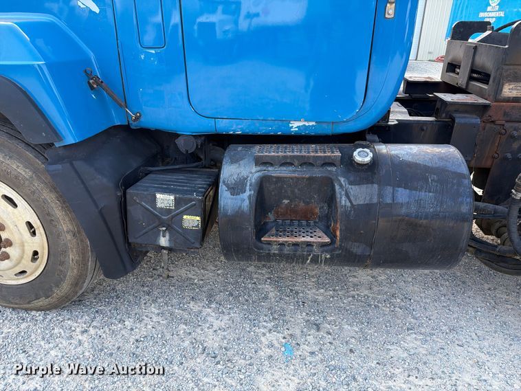 image for item EF1362 2000 Mack RD roll-off container truck