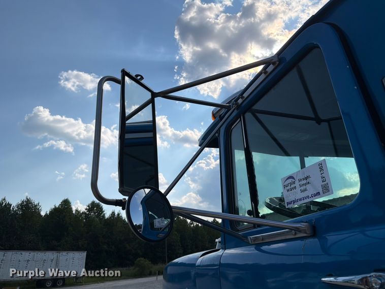image for item EF1362 2000 Mack RD roll-off container truck