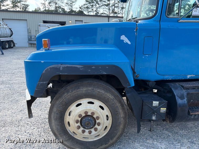image for item EF1362 2000 Mack RD roll-off container truck