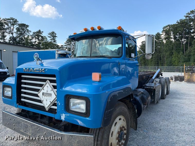 image for item EF1362 2000 Mack RD roll-off container truck