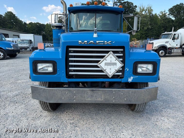 image for item EF1362 2000 Mack RD roll-off container truck