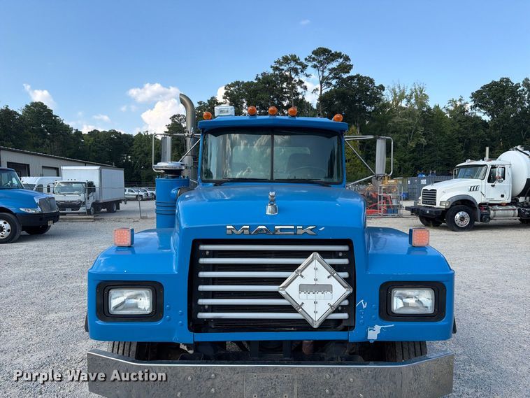 image for item EF1362 2000 Mack RD roll-off container truck