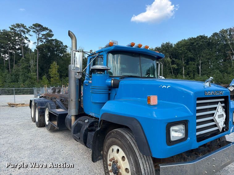 image for item EF1362 2000 Mack RD roll-off container truck