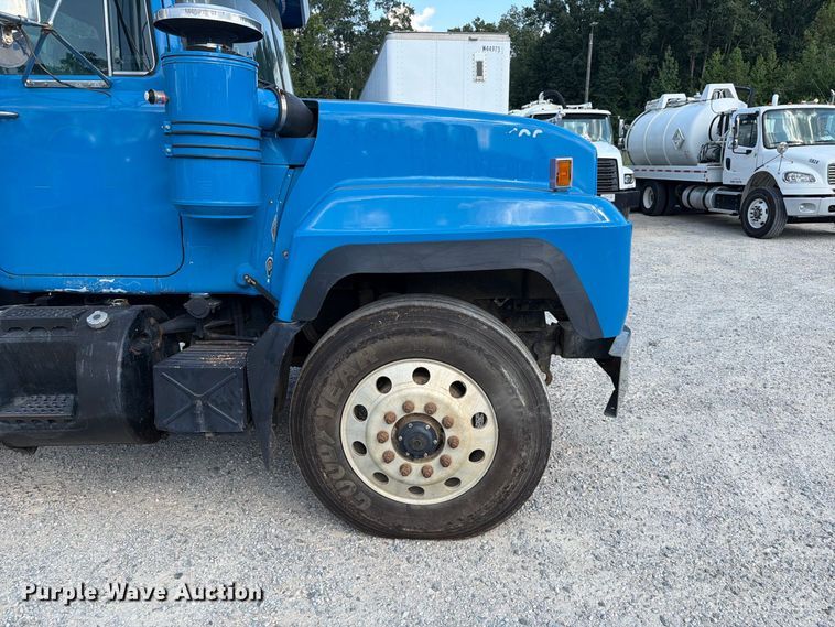 image for item EF1362 2000 Mack RD roll-off container truck