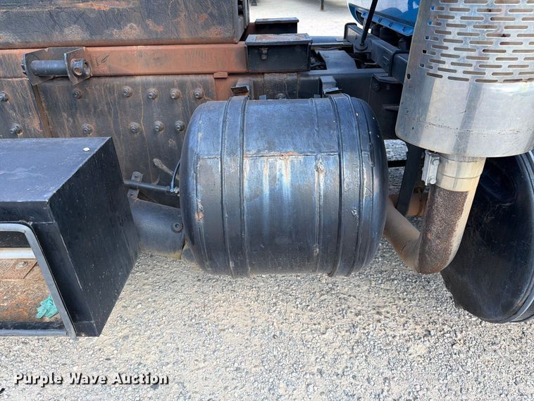 image for item EF1362 2000 Mack RD roll-off container truck