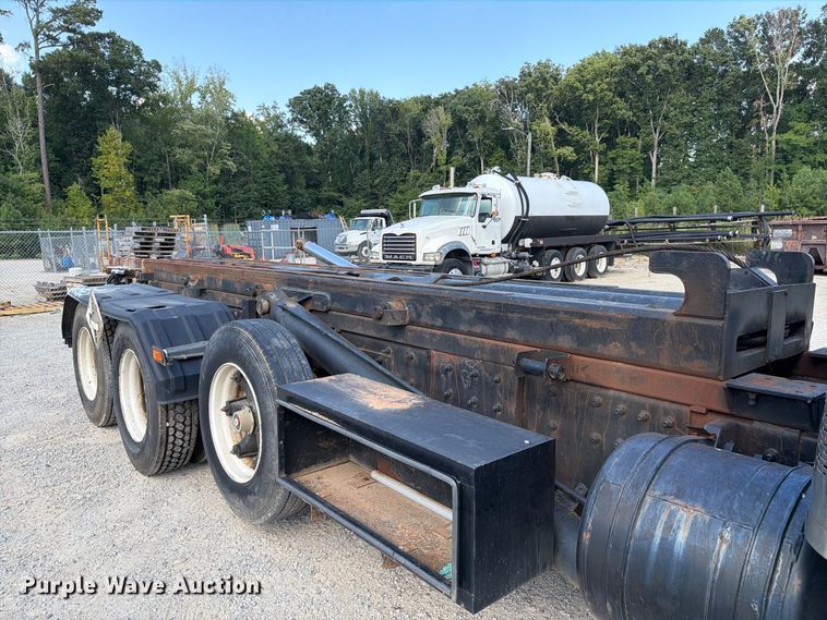 image for item EF1362 2000 Mack RD roll-off container truck
