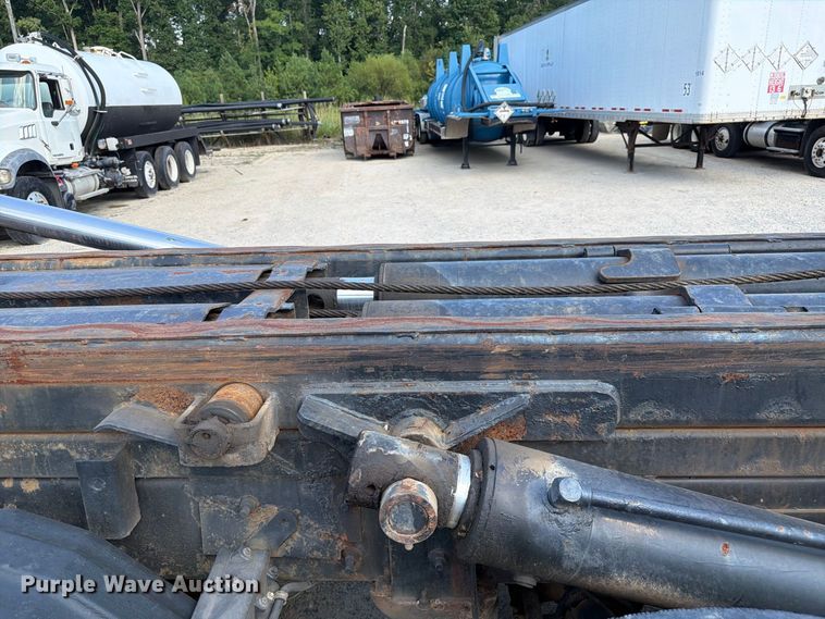 image for item EF1362 2000 Mack RD roll-off container truck
